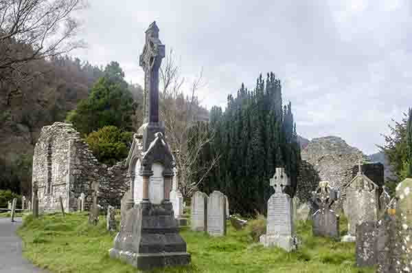144 - Irlanda - Glendalough - Ciudad Monastica - cementerio